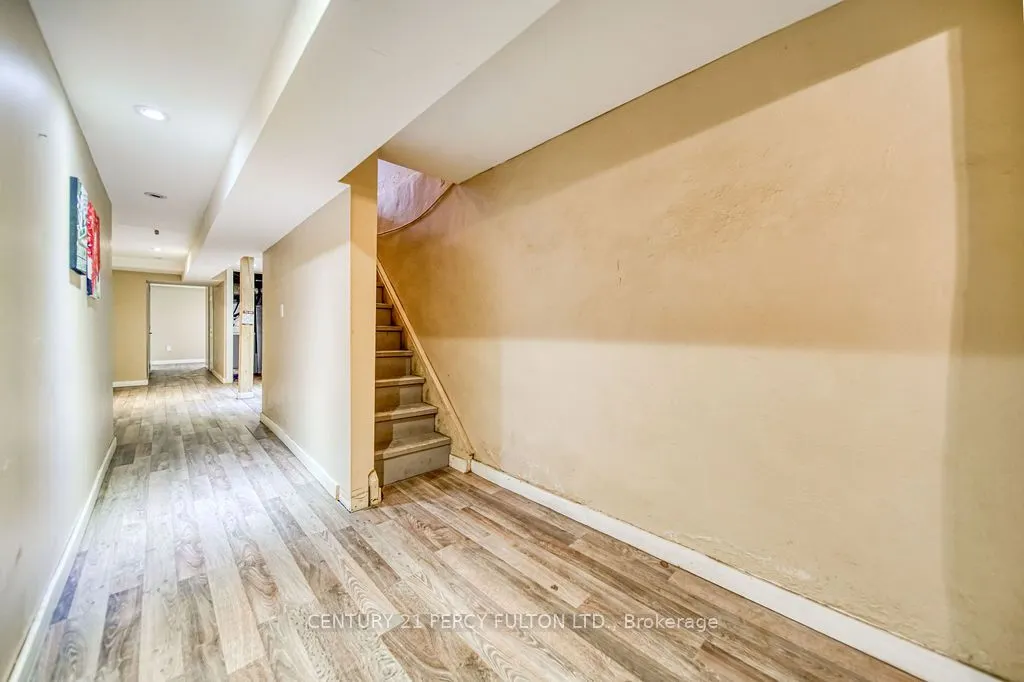 1606 Queen Street W