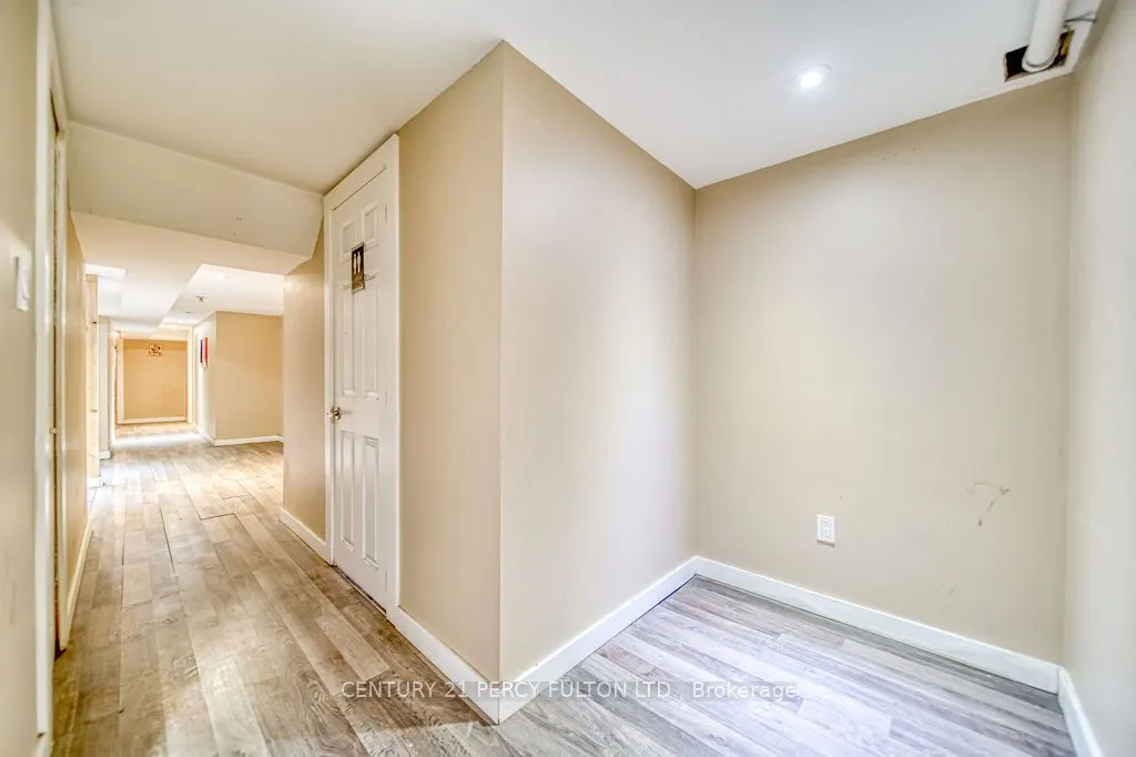 1606 Queen Street W