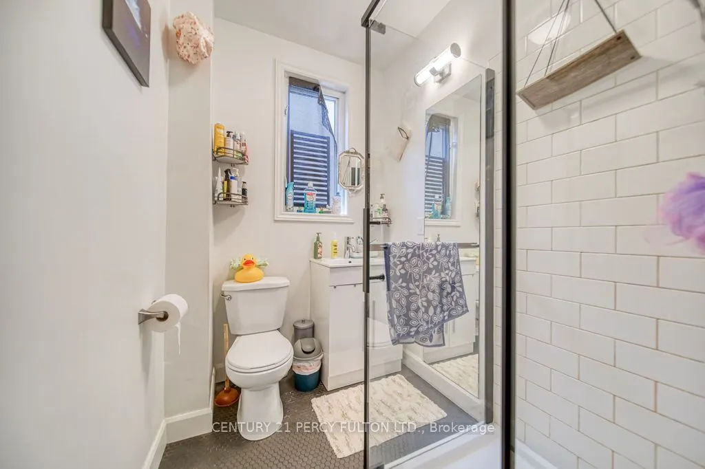 1606 Queen Street W