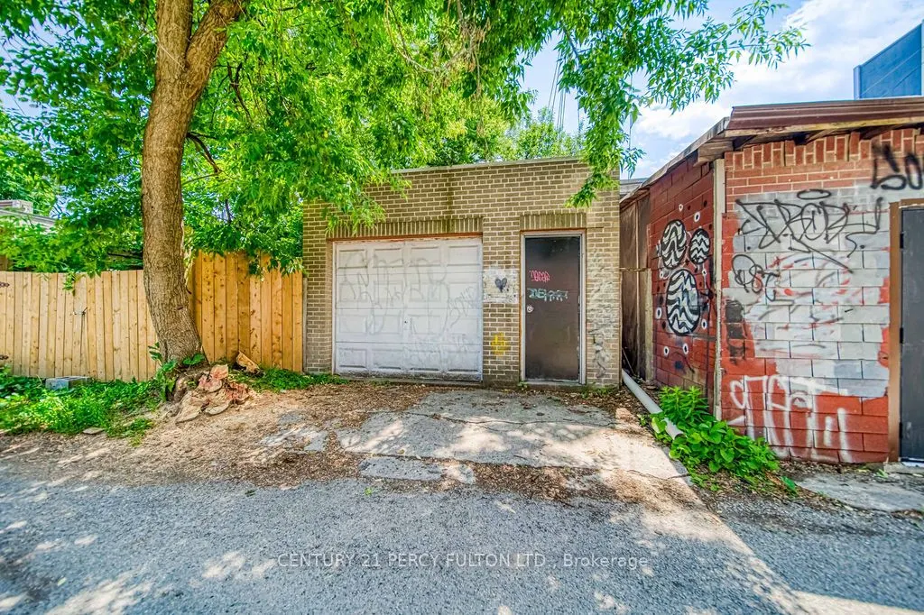1606 Queen Street W