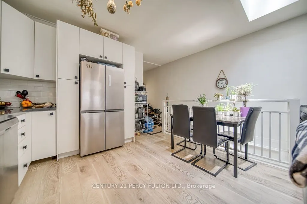 1606 Queen Street W