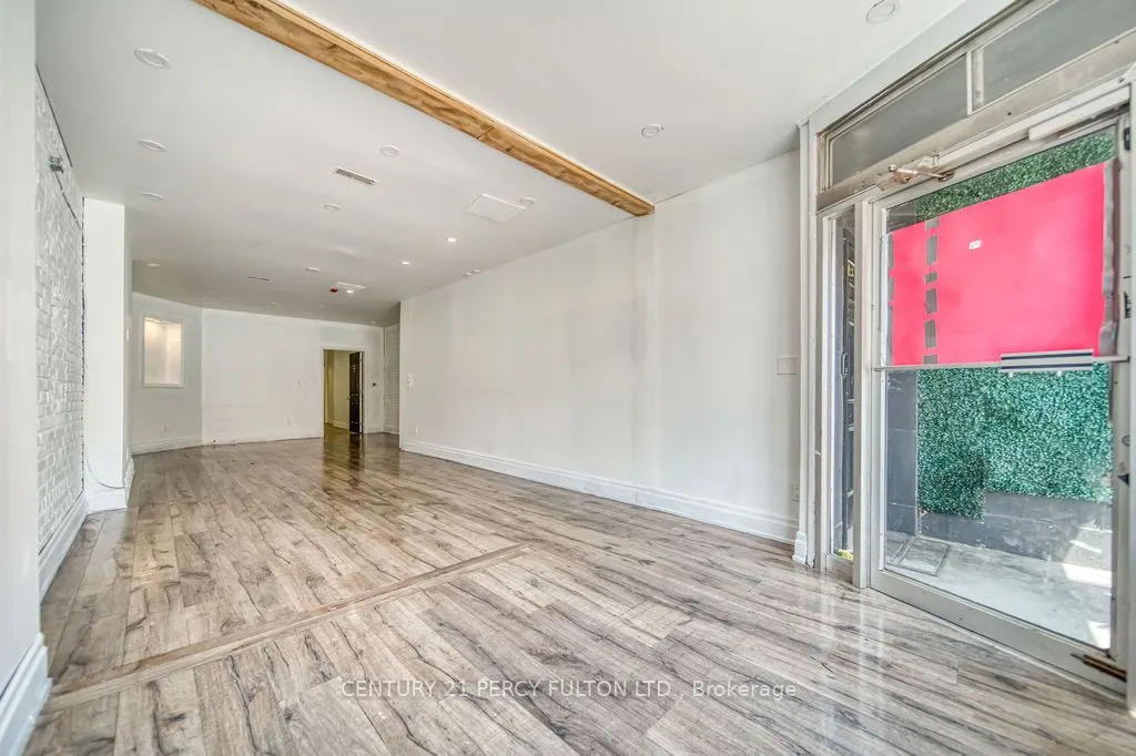 1606 Queen Street W