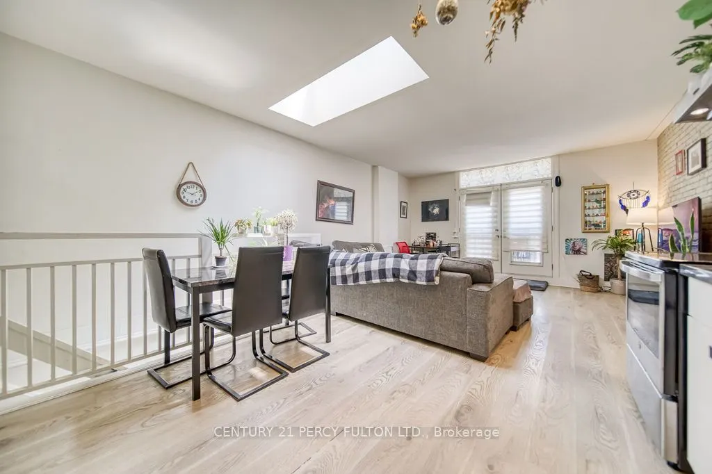 1606 Queen Street W