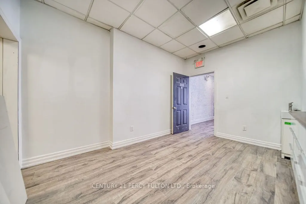 1606 Queen Street W