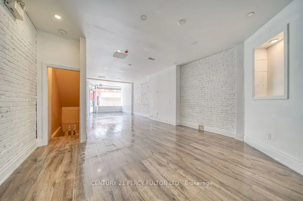 1606 Queen Street W