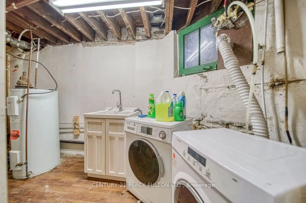 1606 Queen Street W