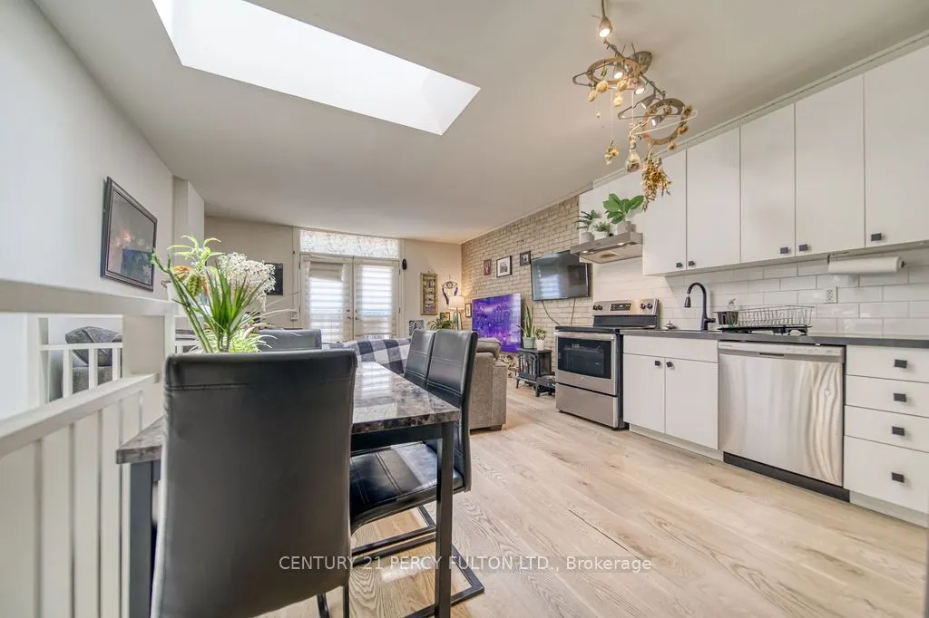 1606 Queen Street W