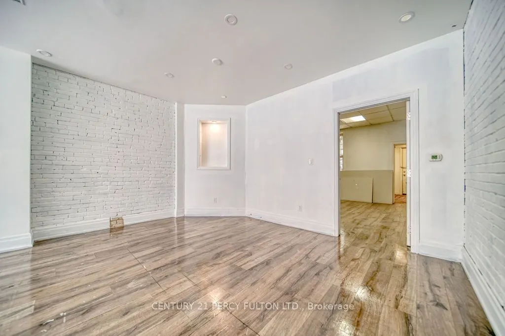 1606 Queen Street W