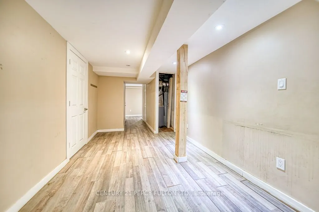 1606 Queen Street W