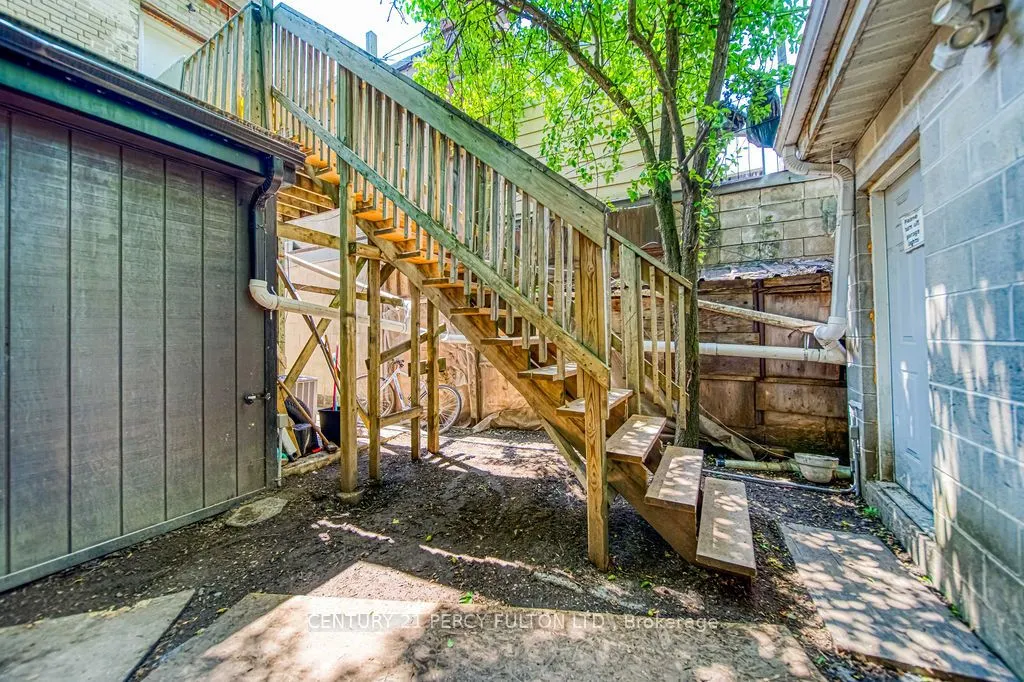 1606 Queen Street W