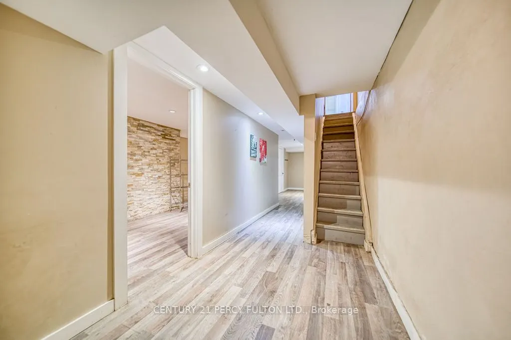 1606 Queen Street W