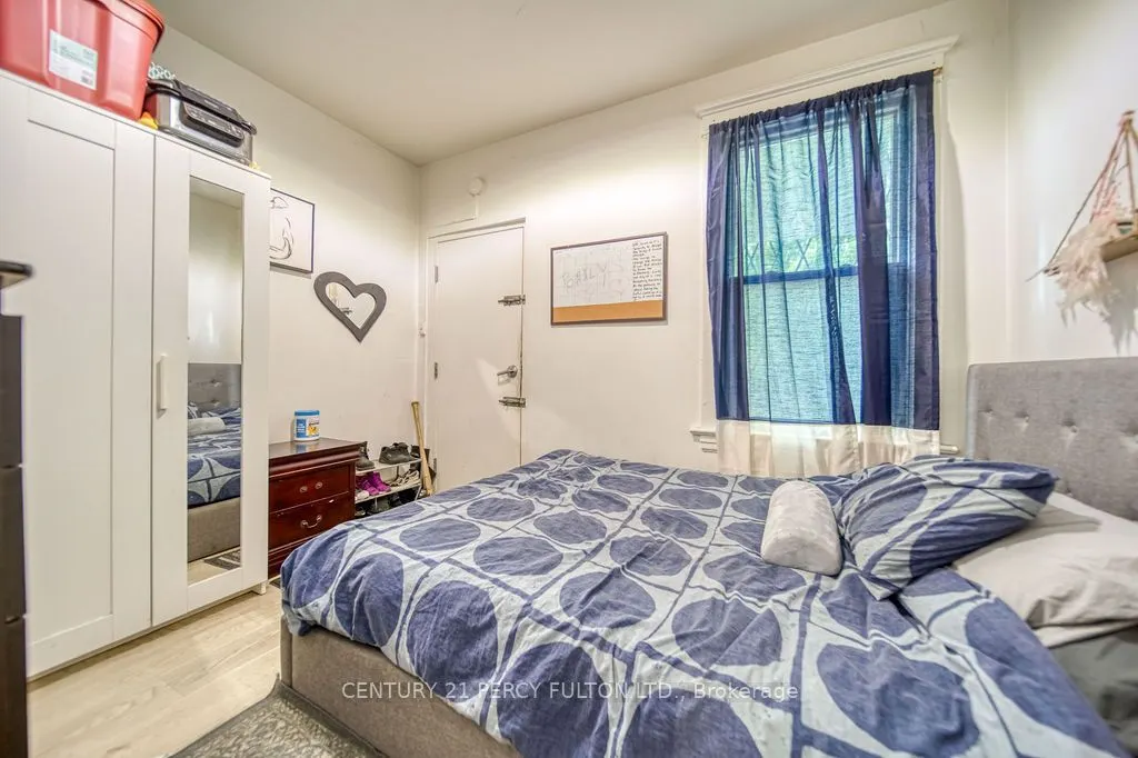 1606 Queen Street W