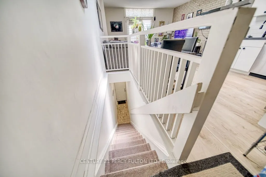 1606 Queen Street W