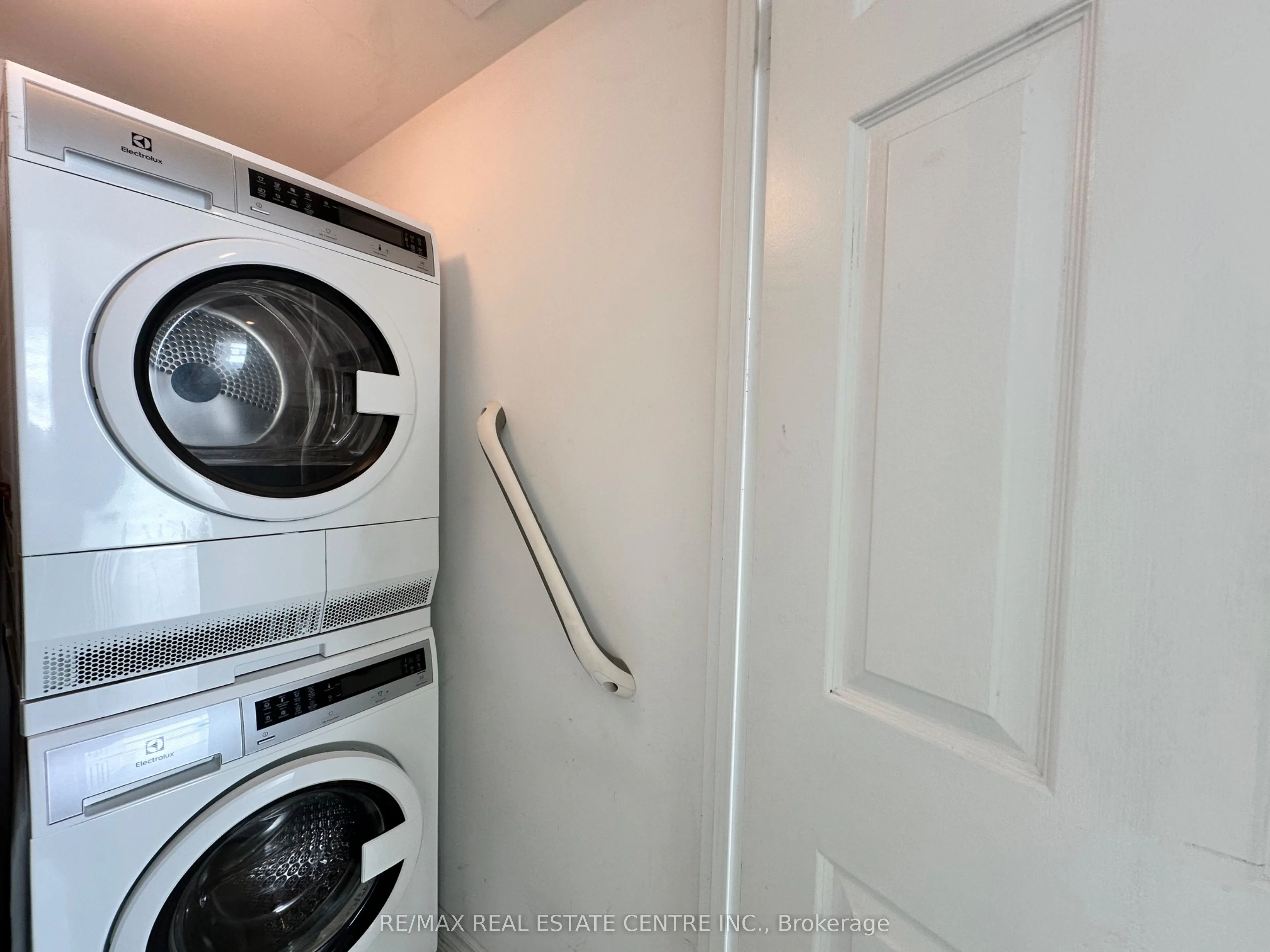 1360 Rathburn Road E, #302