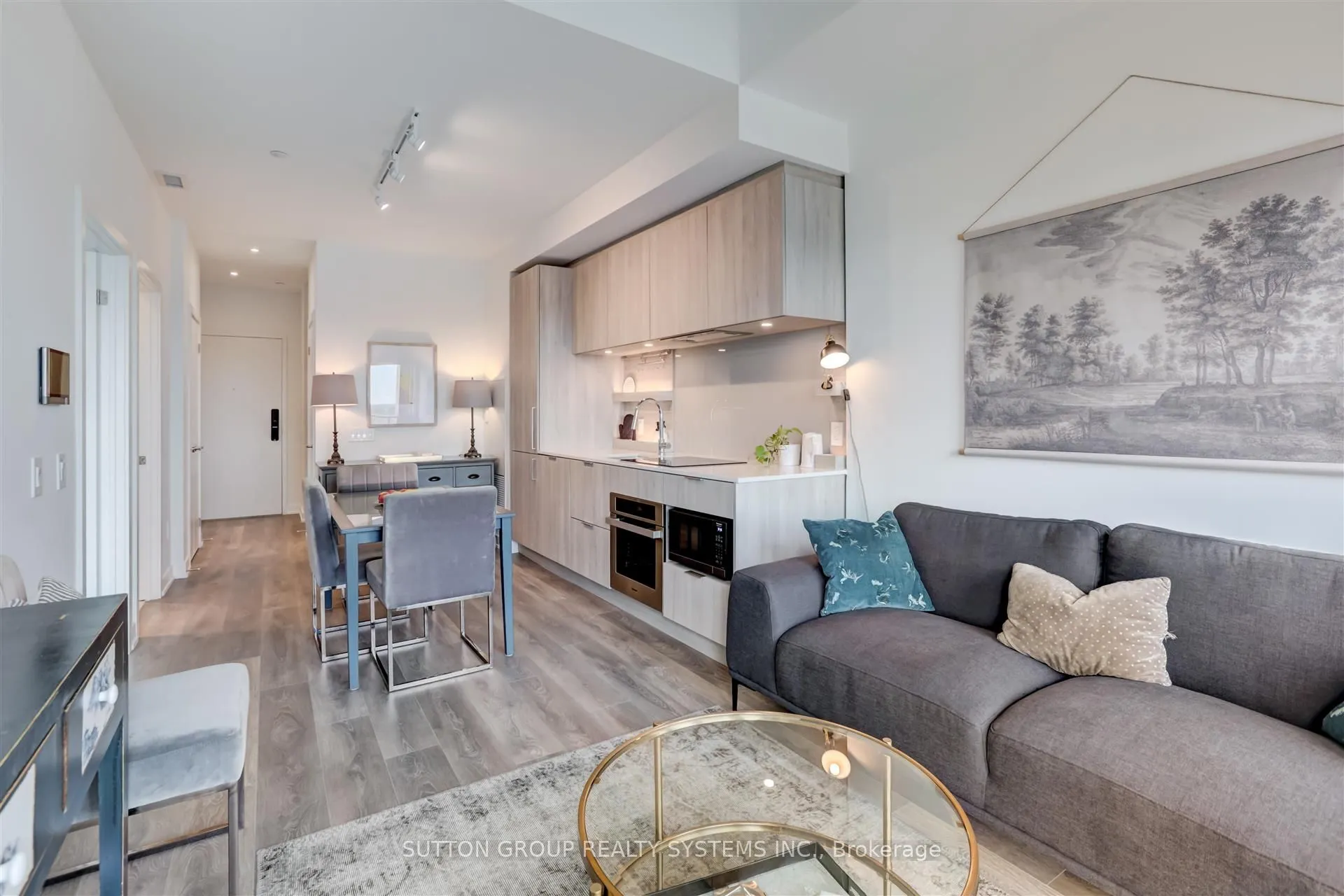 28 Ann Street, #807