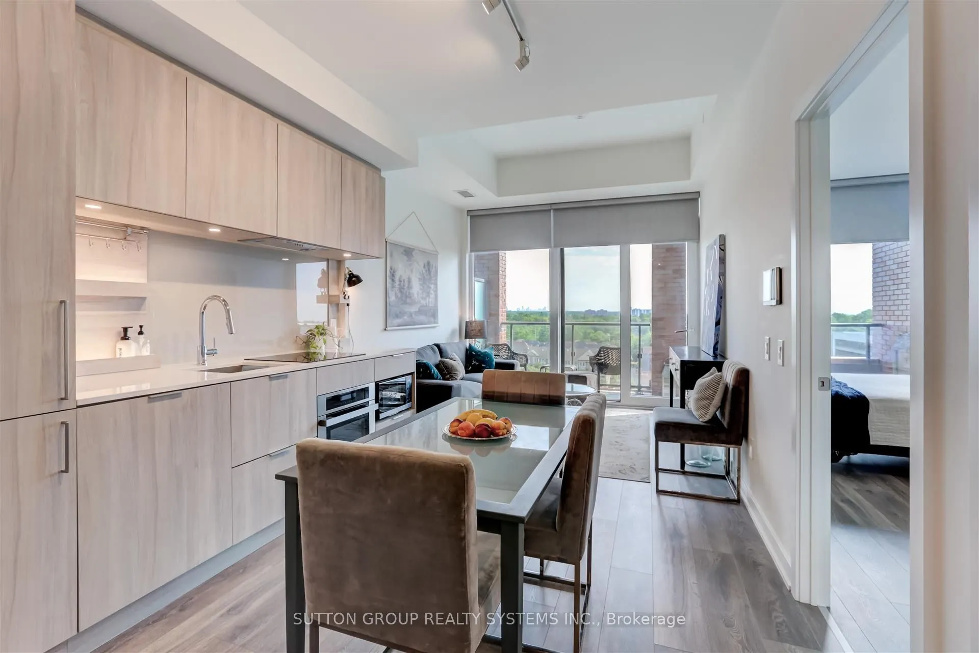 28 Ann Street, #807
