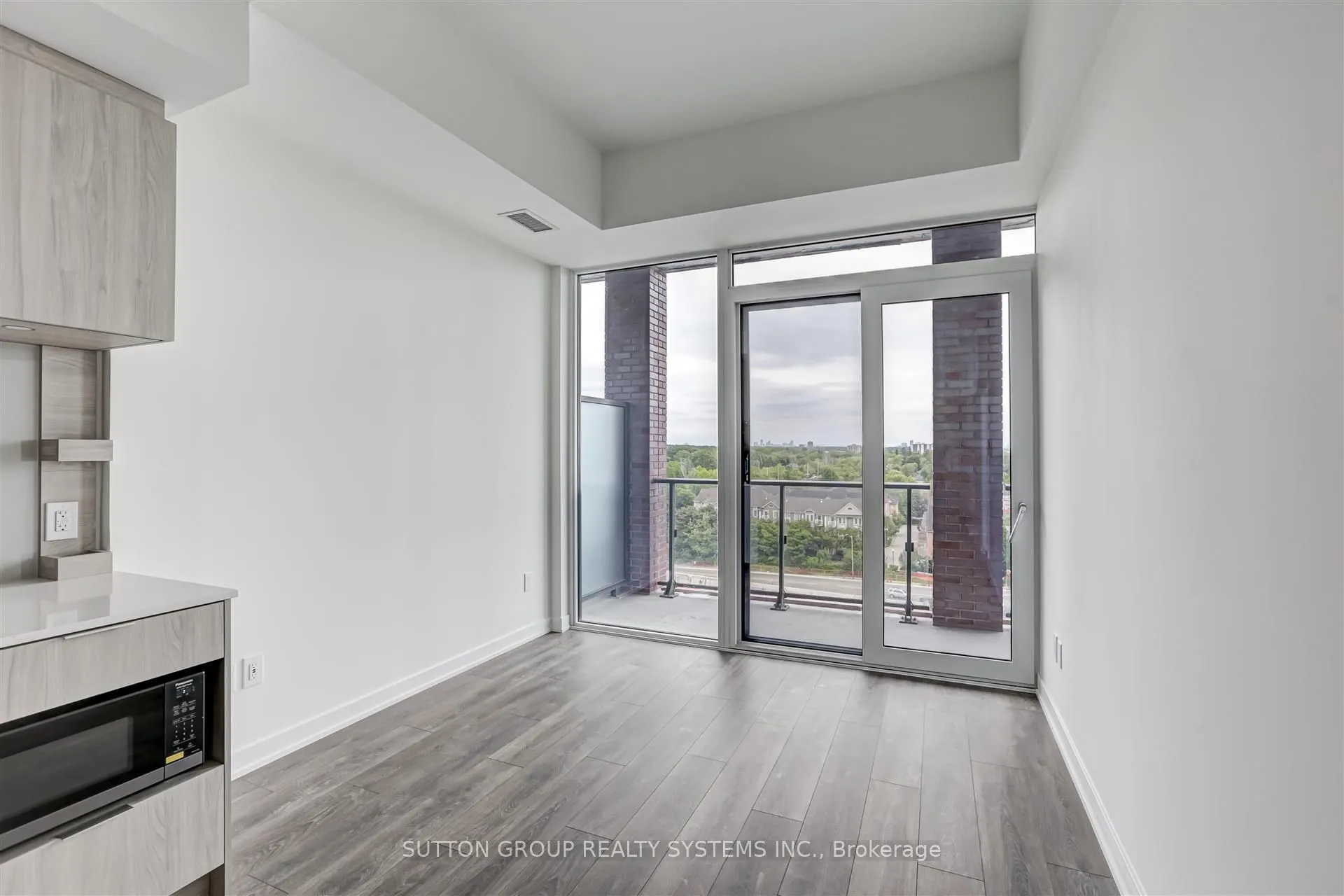 28 Ann Street, #807