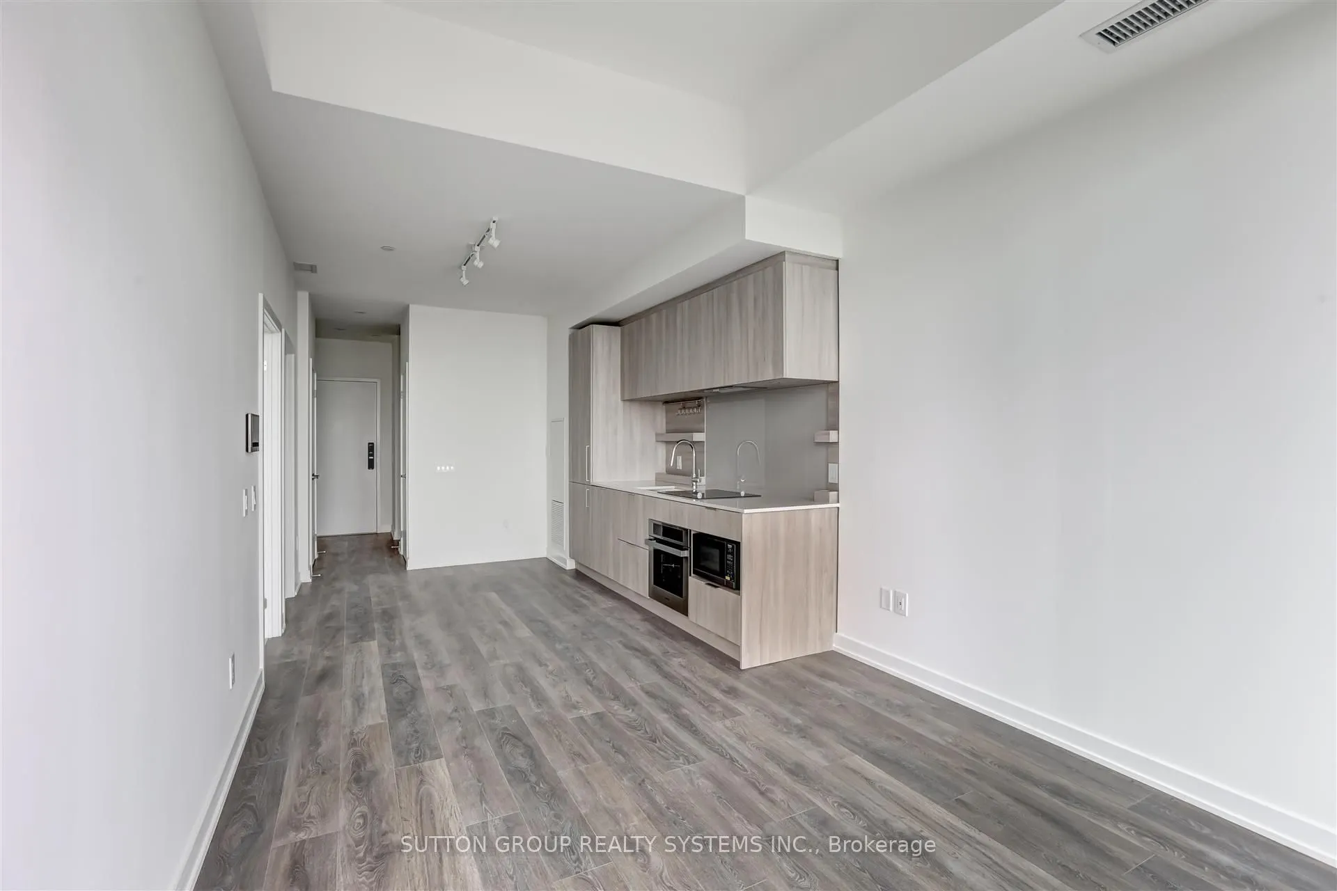 28 Ann Street, #807