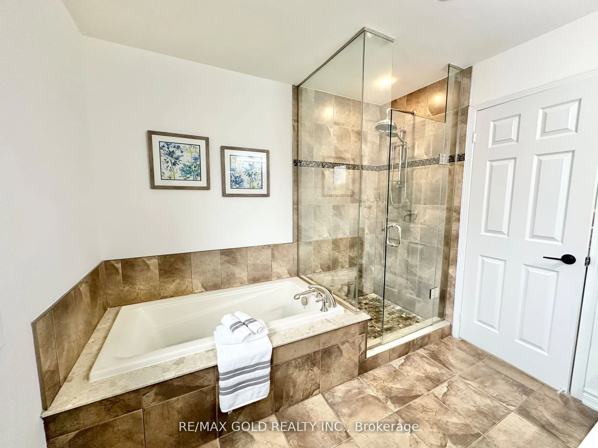 6296 Culmore Crescent