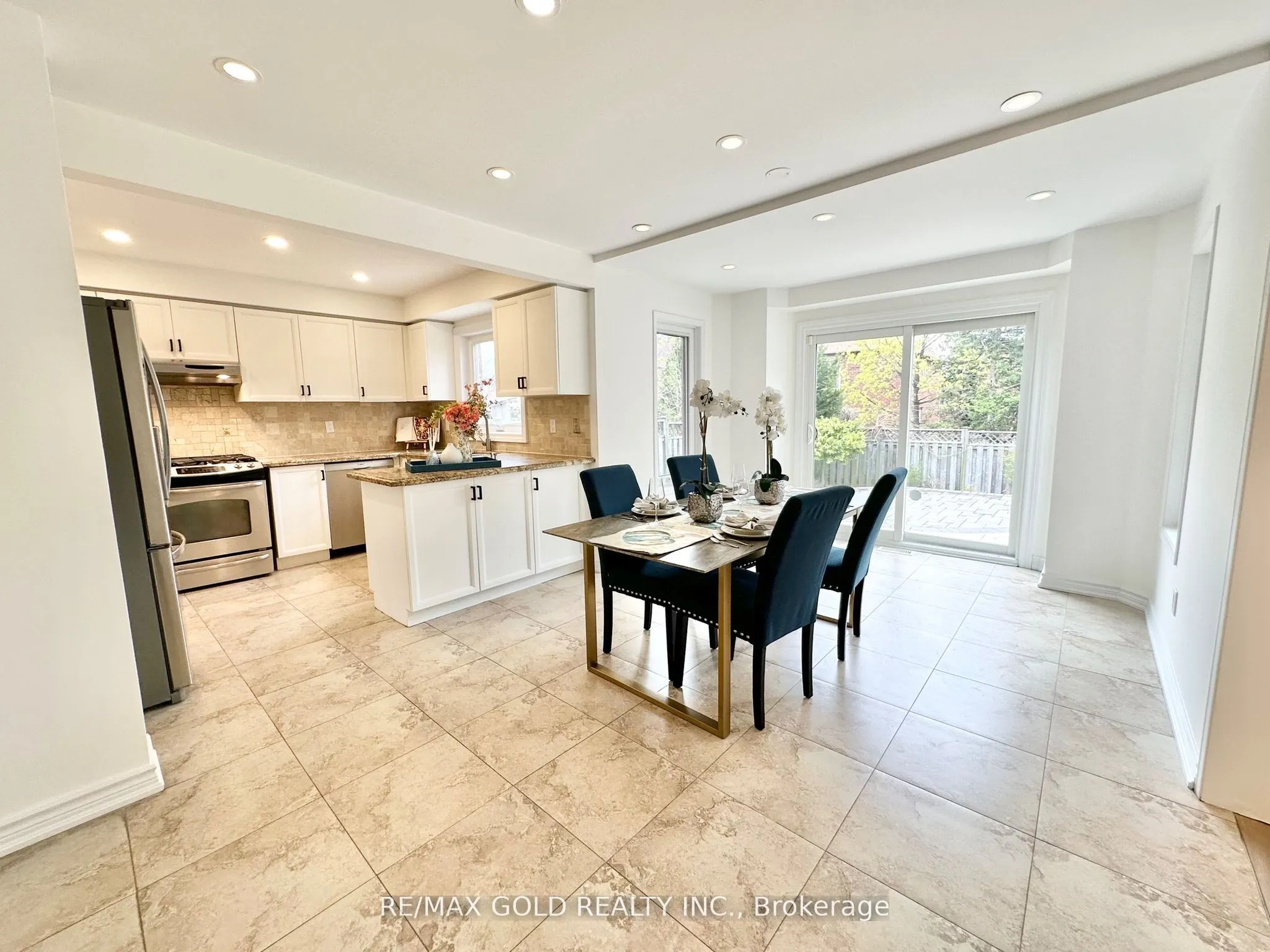 6296 Culmore Crescent