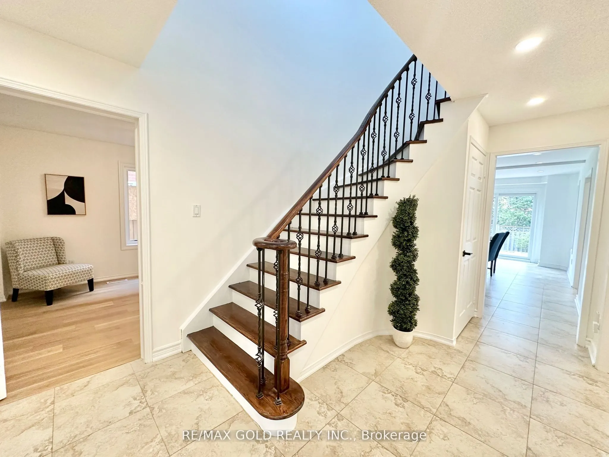 6296 Culmore Crescent