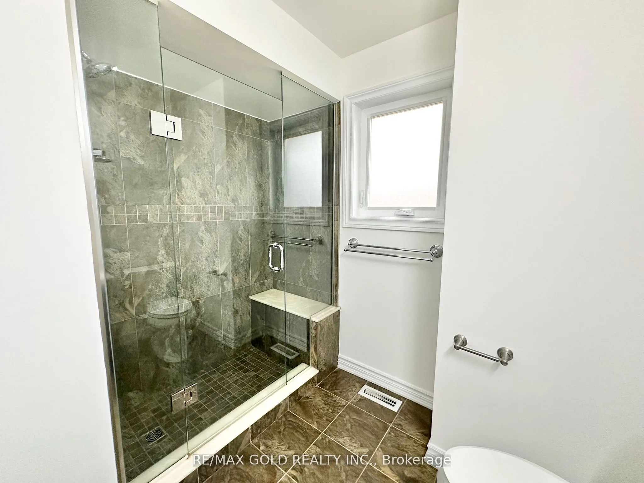 6296 Culmore Crescent