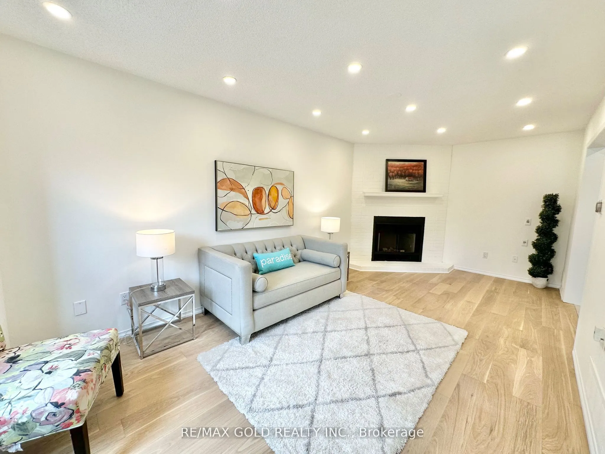 6296 Culmore Crescent