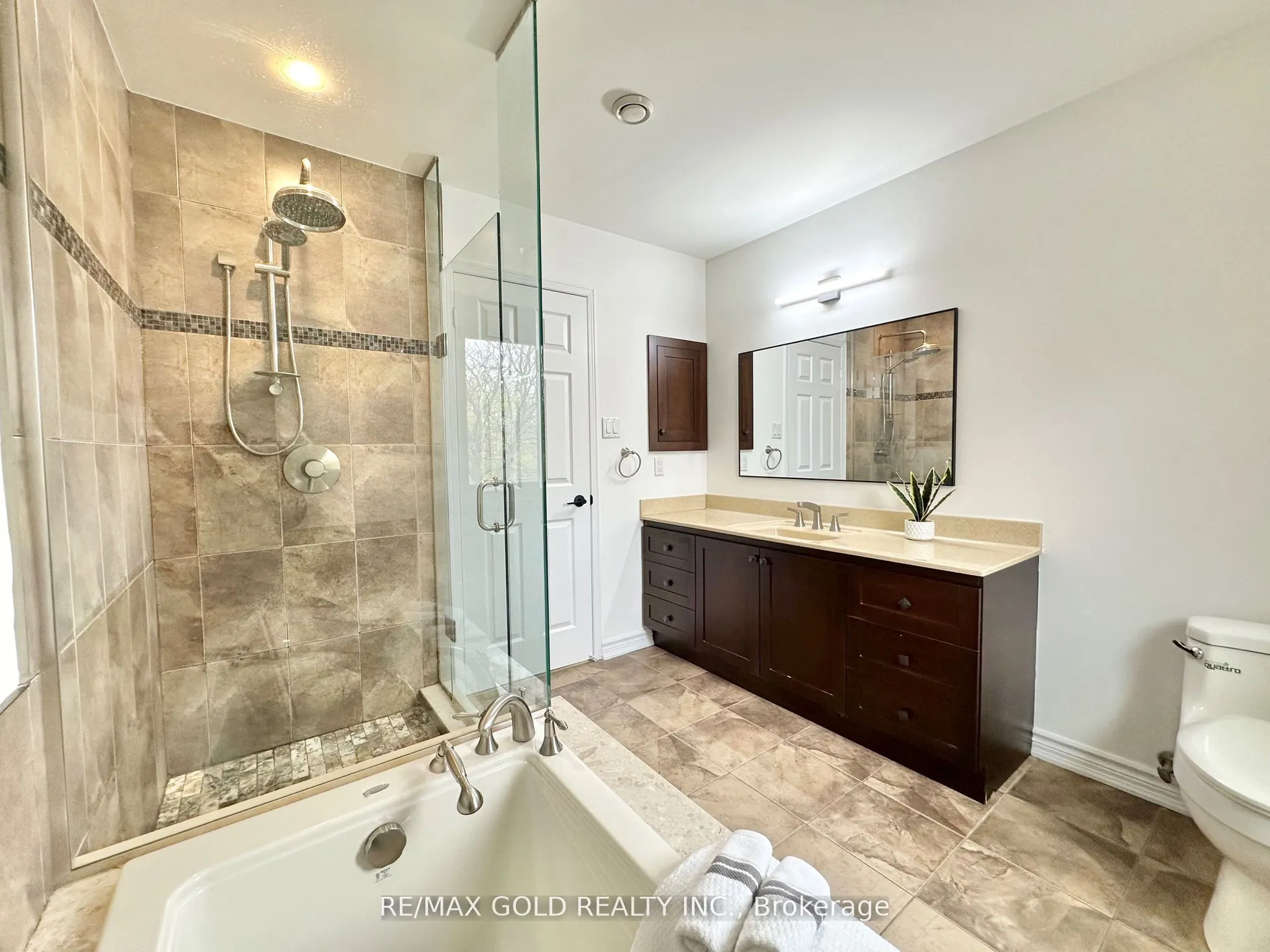 6296 Culmore Crescent