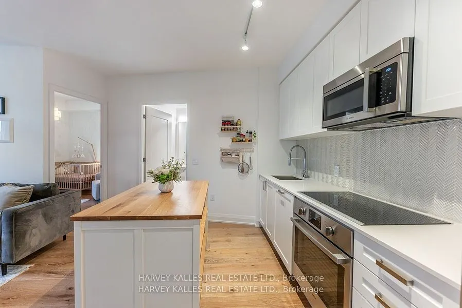 293 The Kingsway, #521