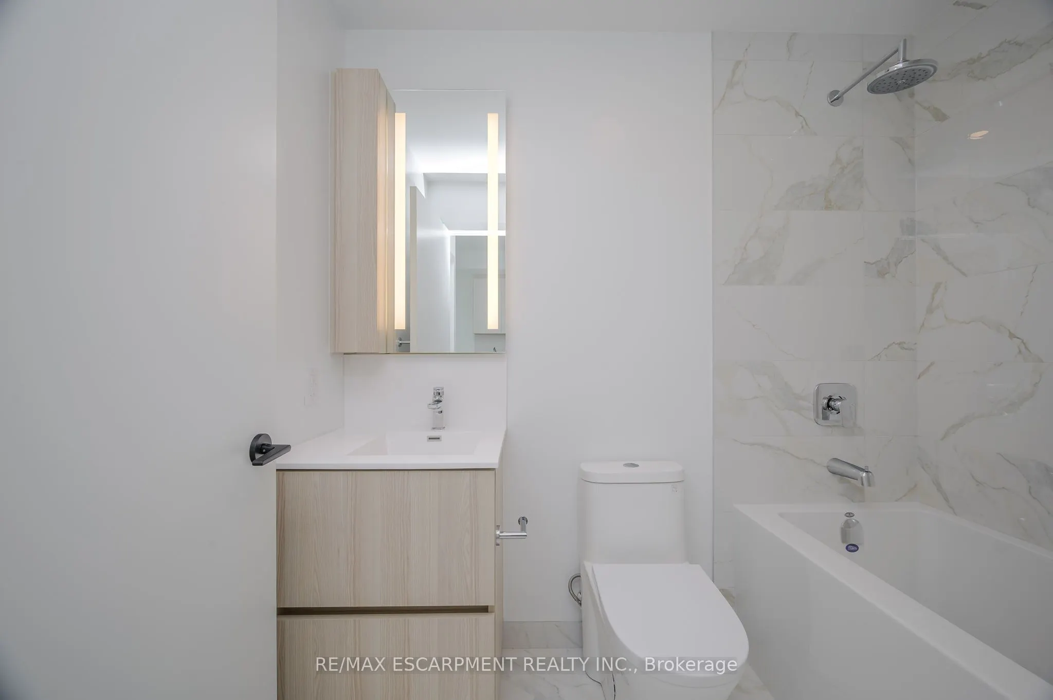 215 Lakeshore Road W, #526
