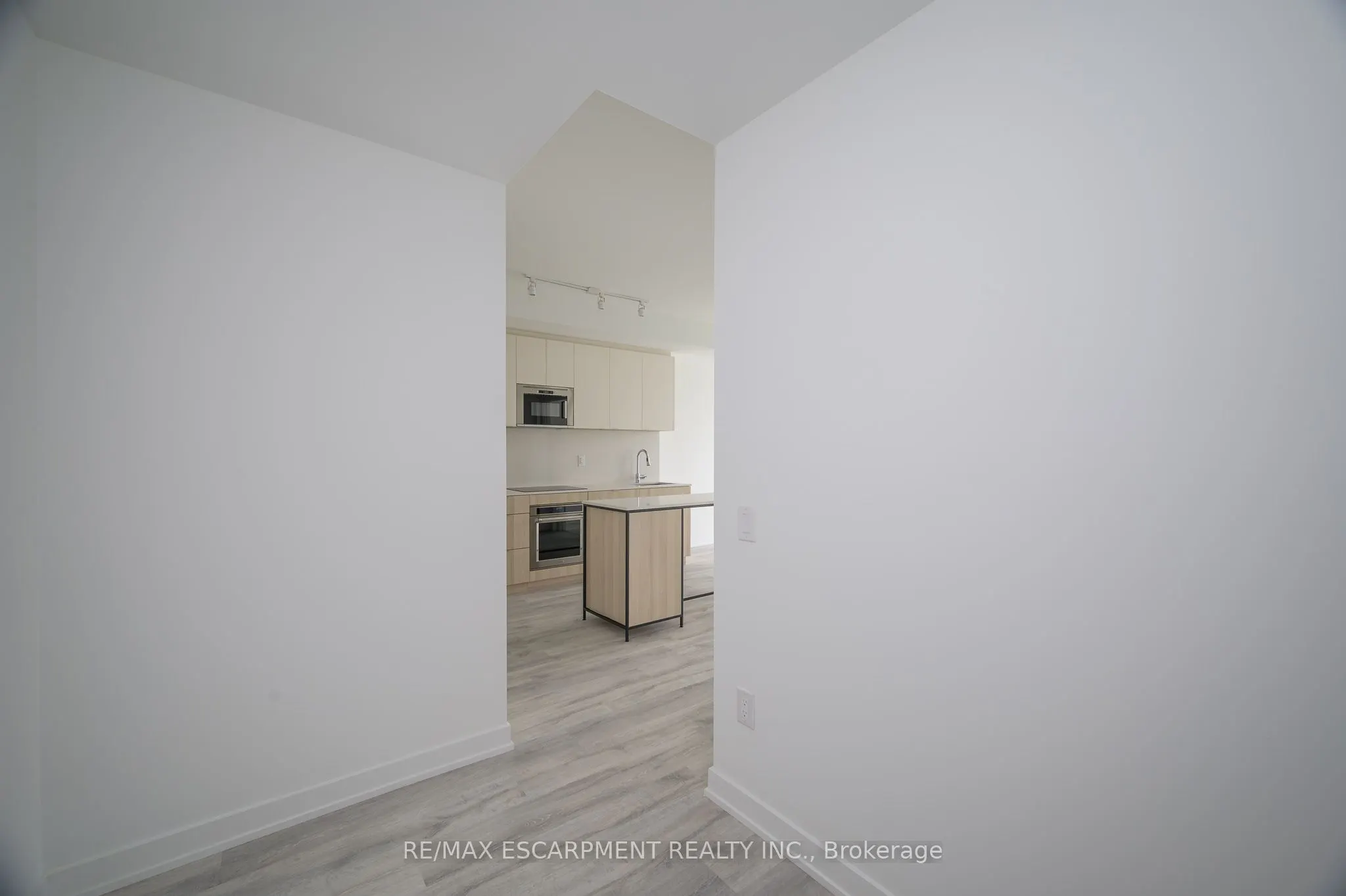 215 Lakeshore Road W, #526