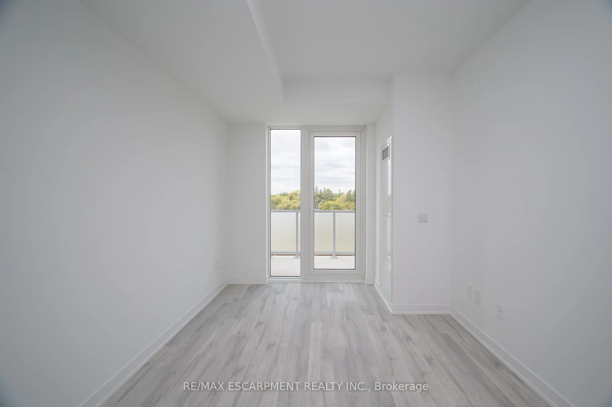 215 Lakeshore Road W, #526