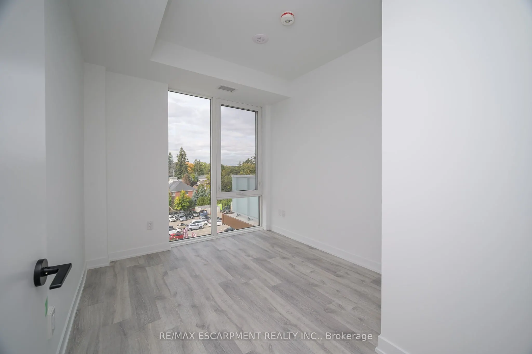 215 Lakeshore Road W, #526