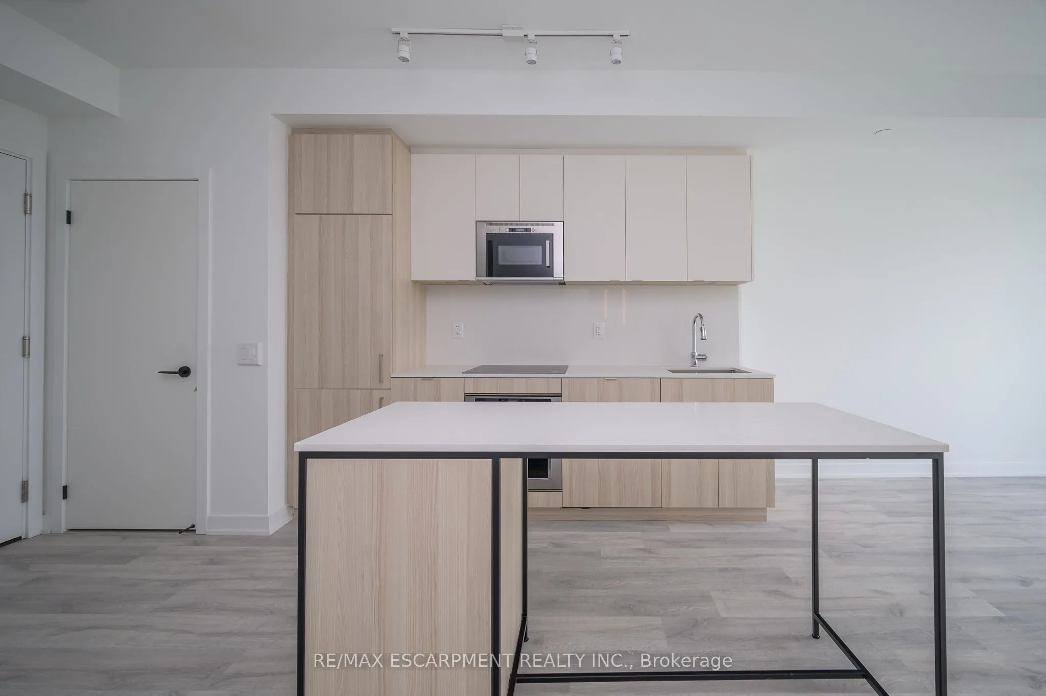 215 Lakeshore Road W, #526