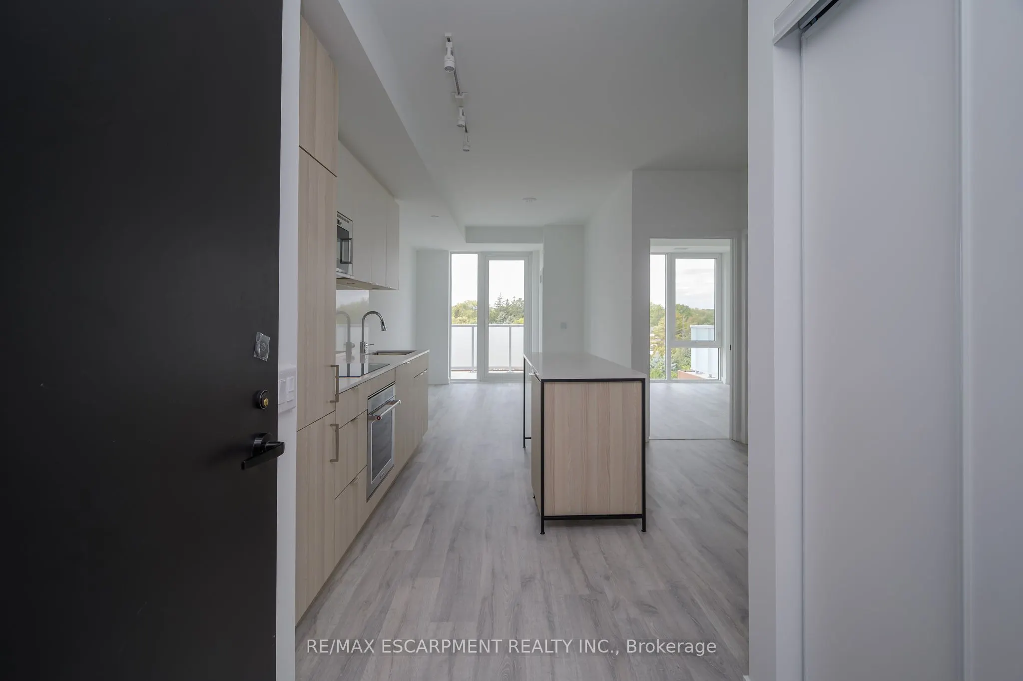215 Lakeshore Road W, #526