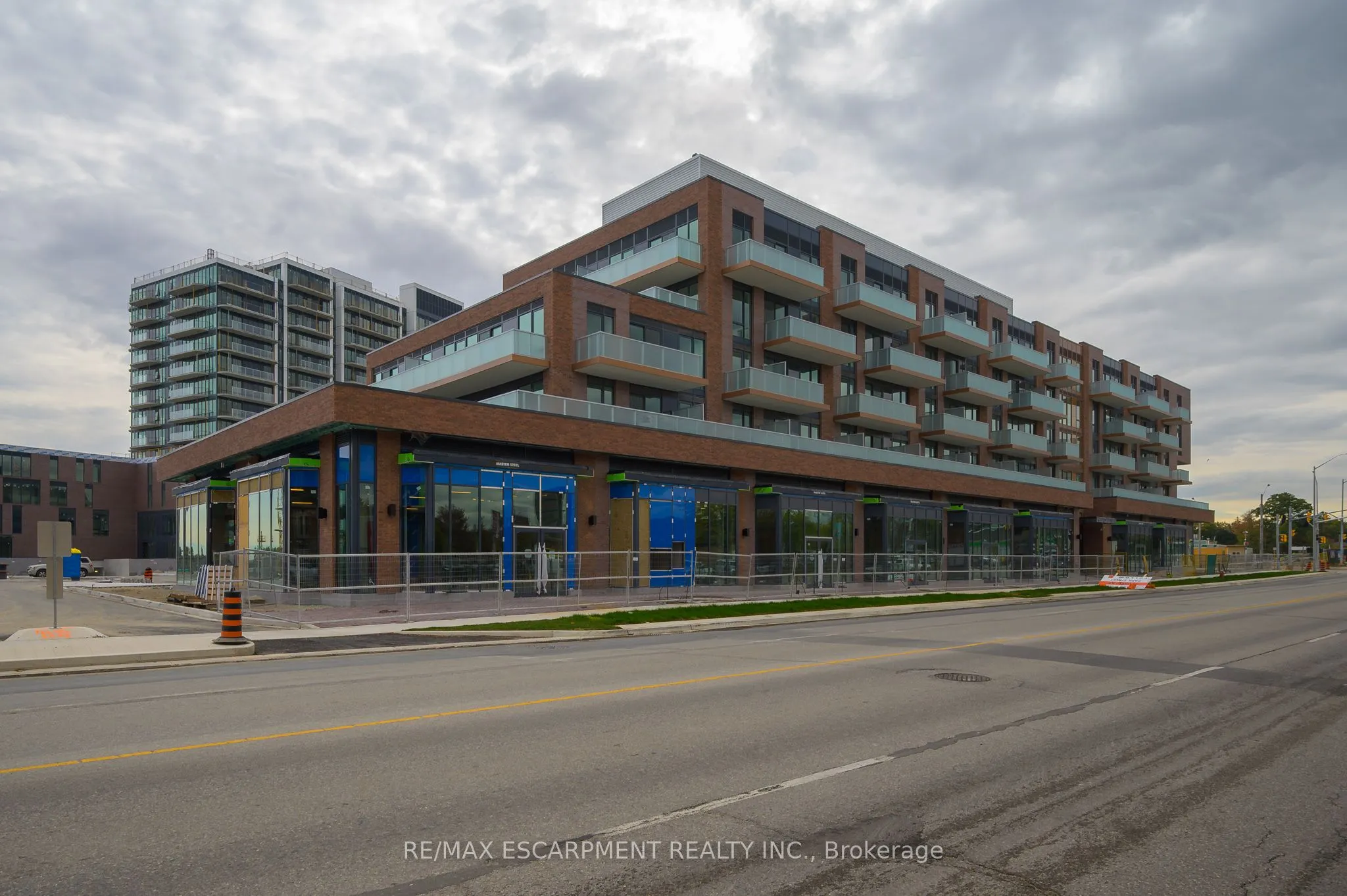 215 Lakeshore Road W, #526