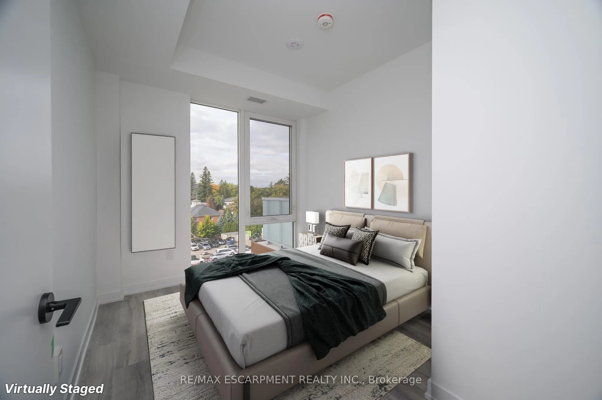 215 Lakeshore Road W, #526