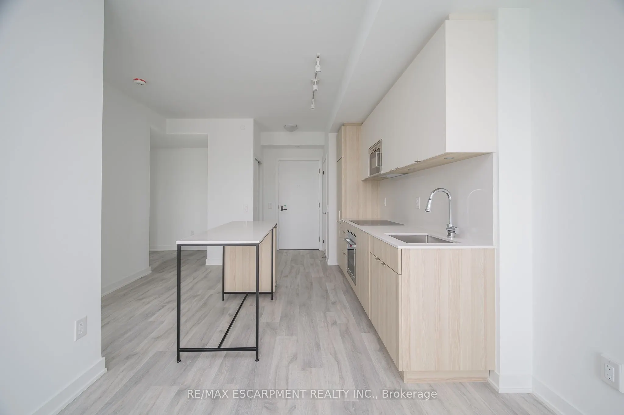 215 Lakeshore Road W, #526