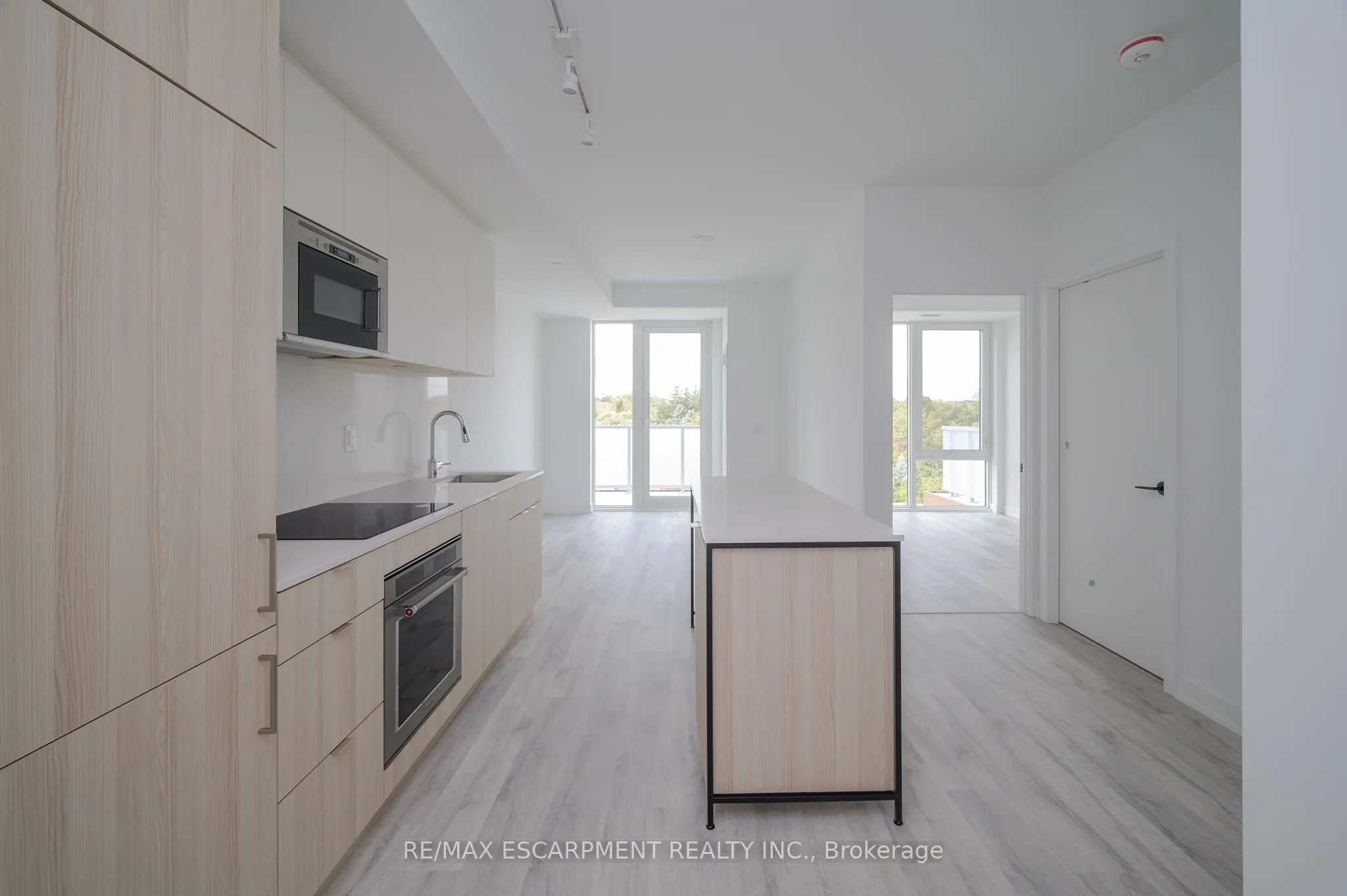 215 Lakeshore Road W, #526