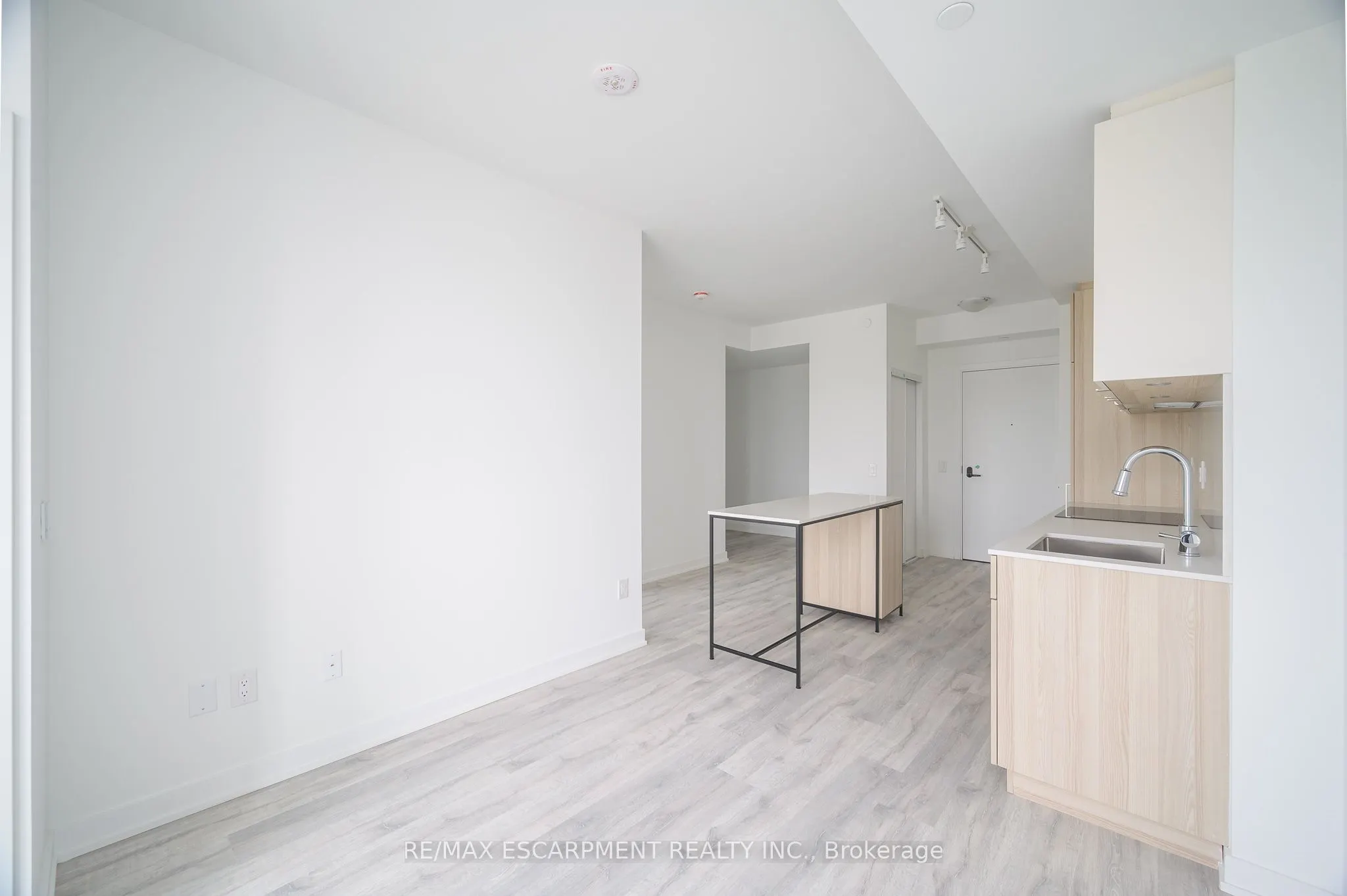 215 Lakeshore Road W, #526