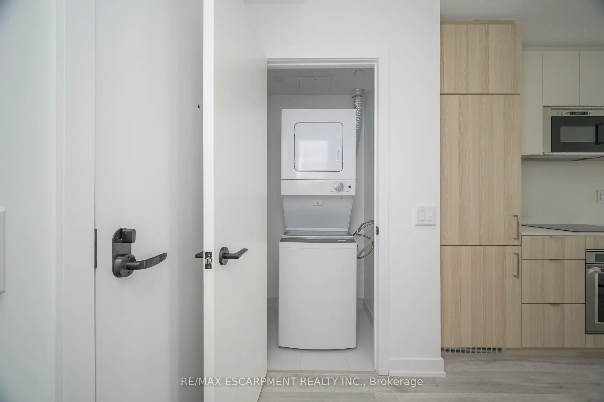 215 Lakeshore Road W, #526
