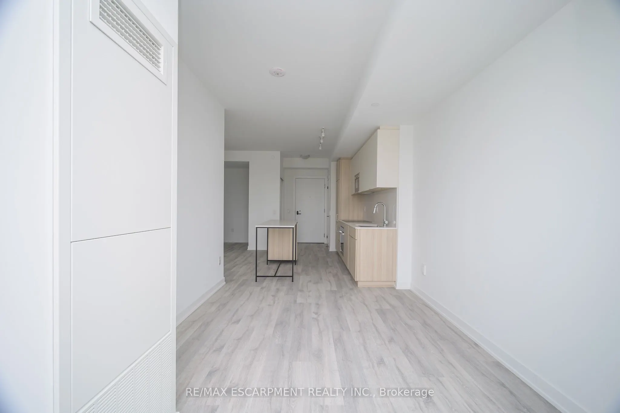 215 Lakeshore Road W, #526