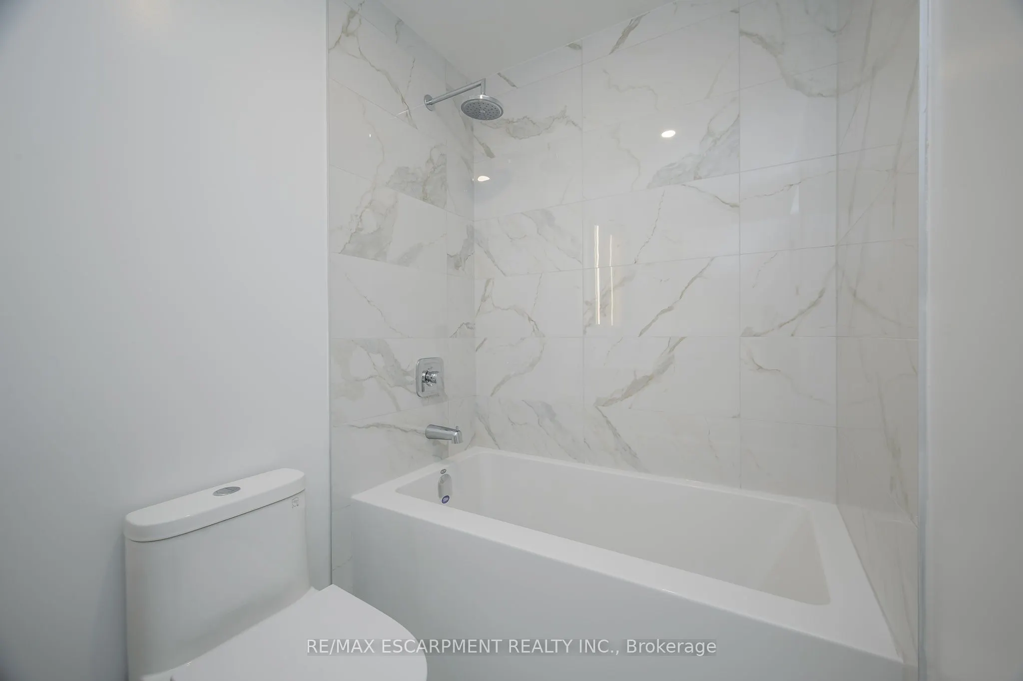 215 Lakeshore Road W, #526