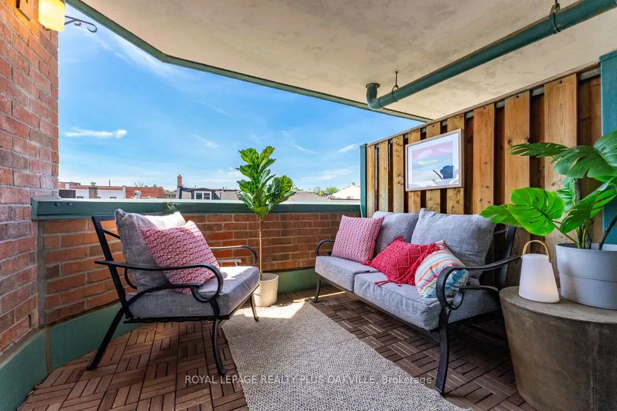 185 Robinson Street, #315