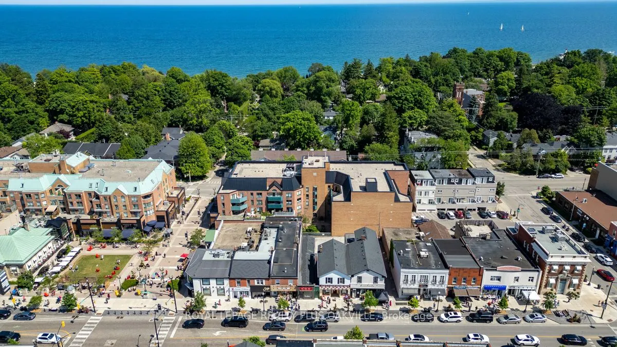 185 Robinson Street, #315