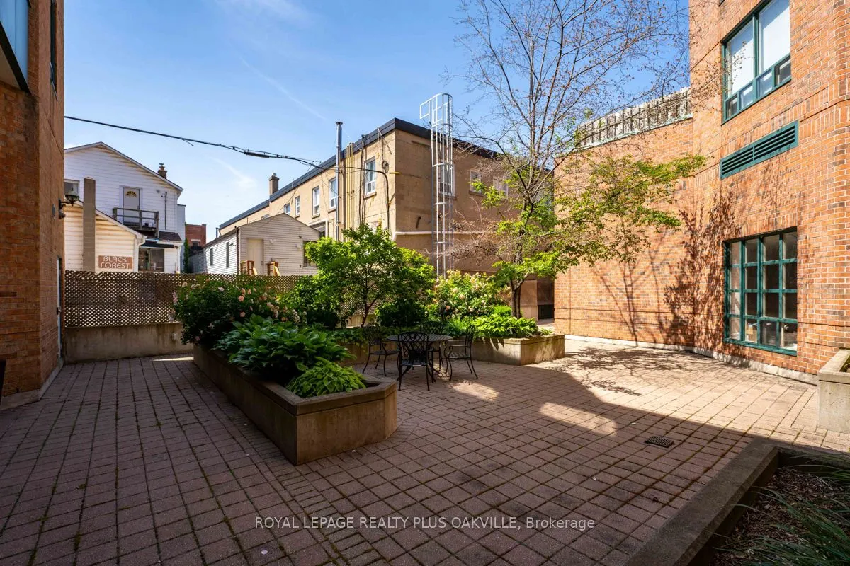 185 Robinson Street, #315
