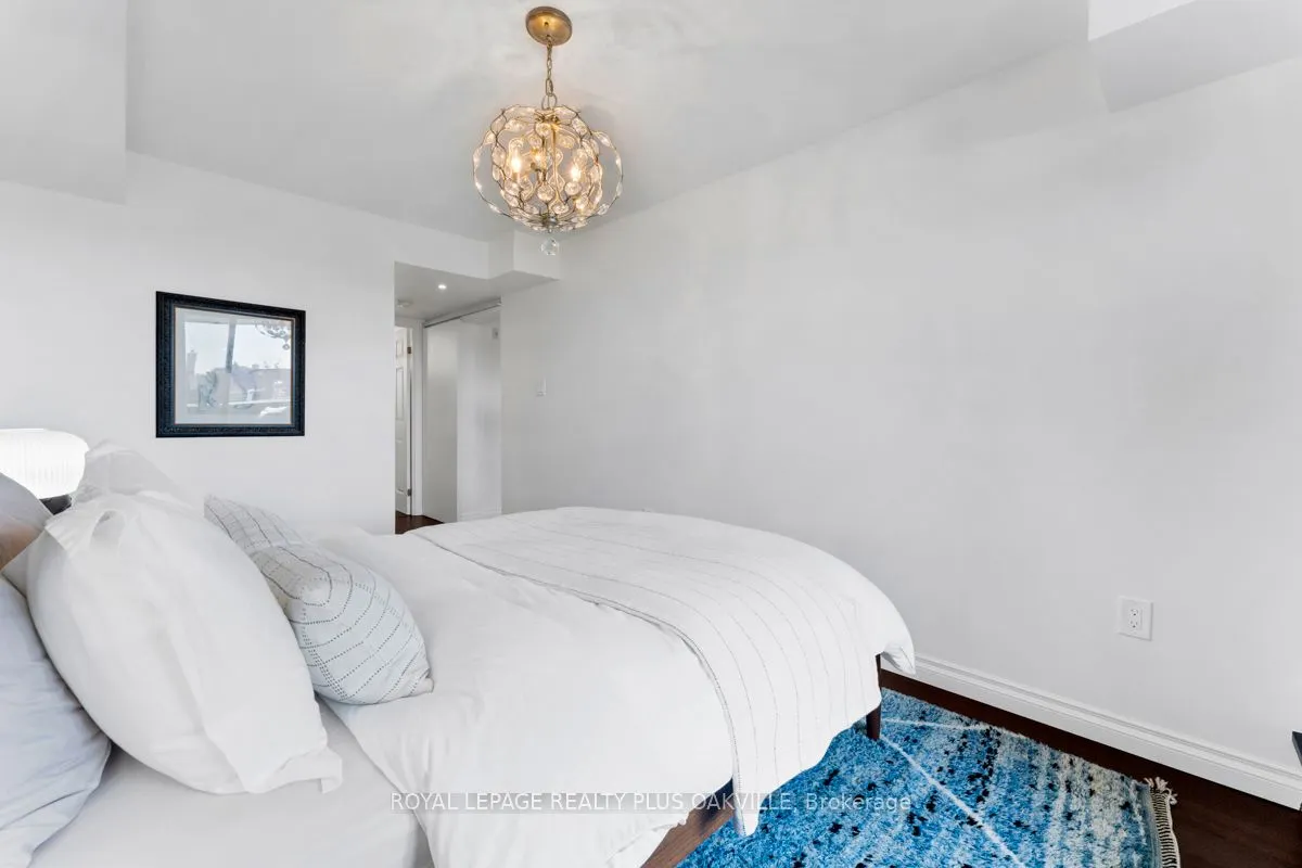185 Robinson Street, #315