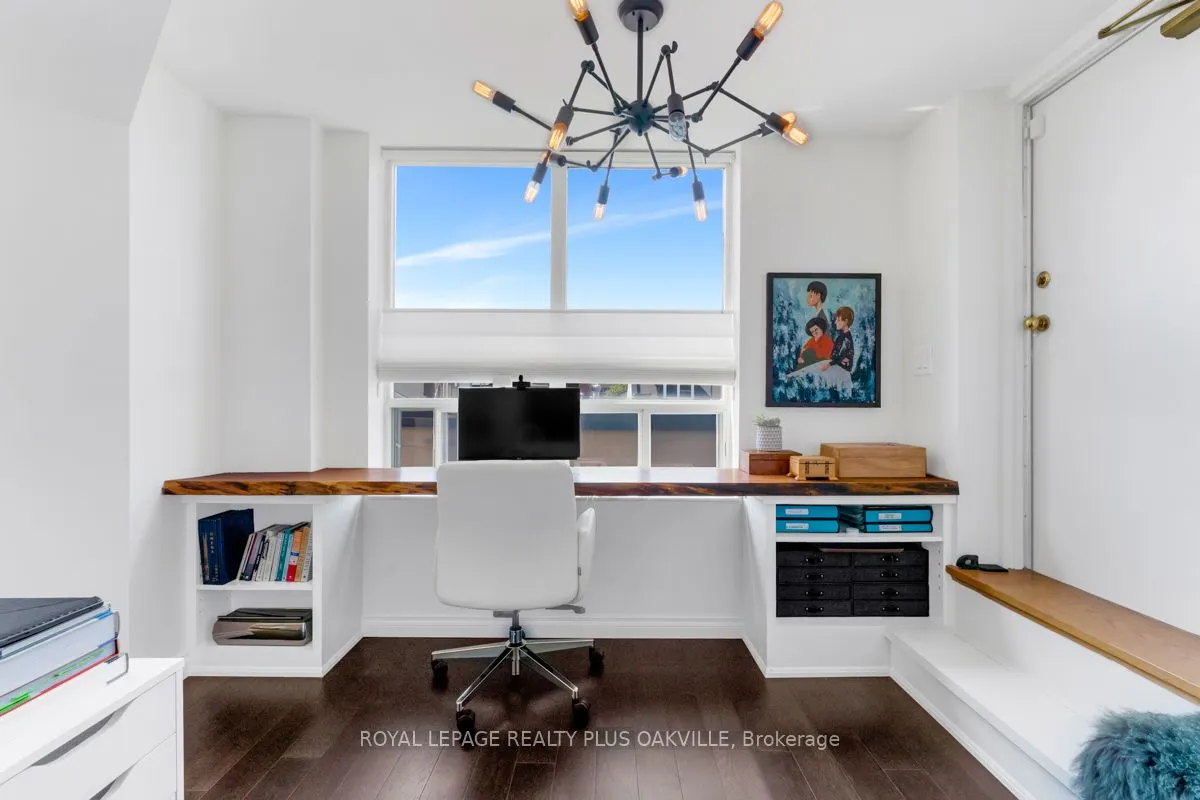 185 Robinson Street, #315