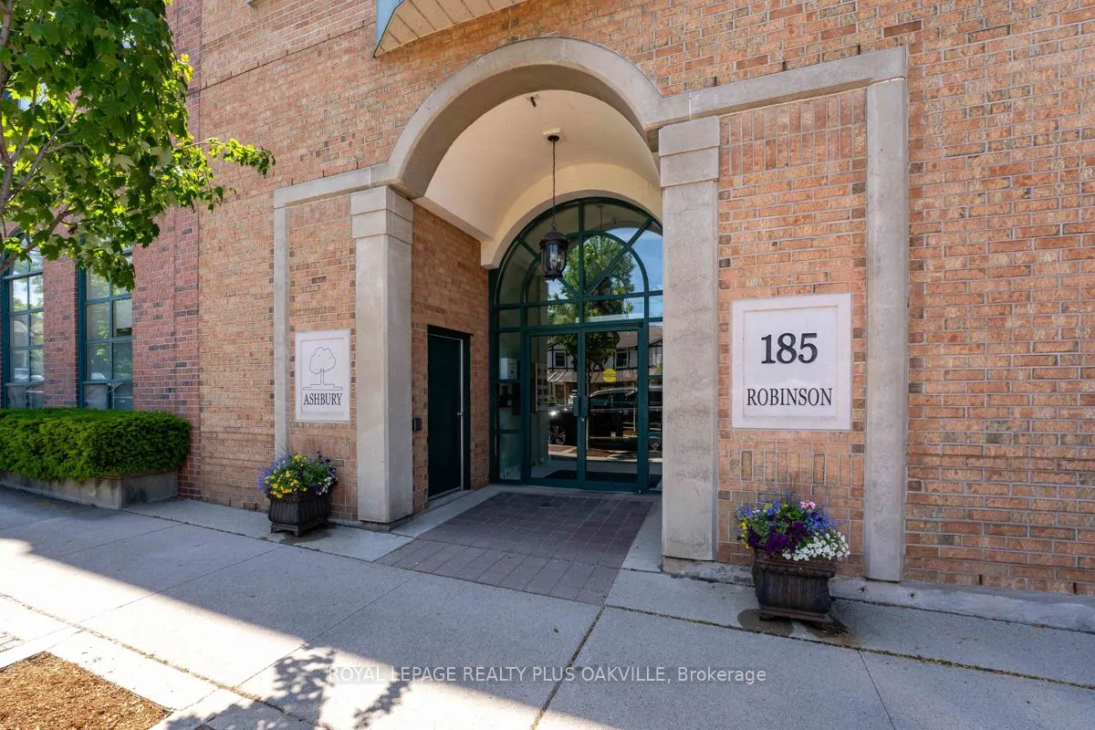185 Robinson Street, #315