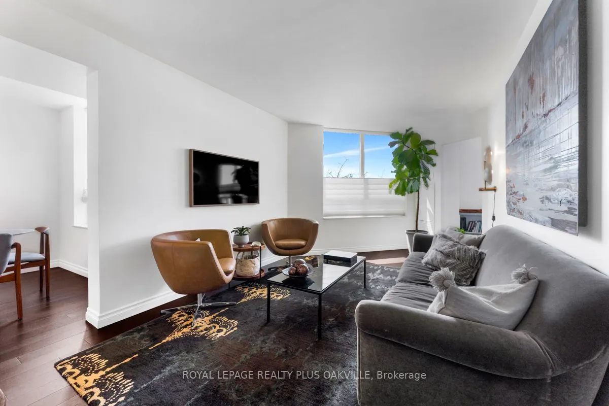 185 Robinson Street, #315
